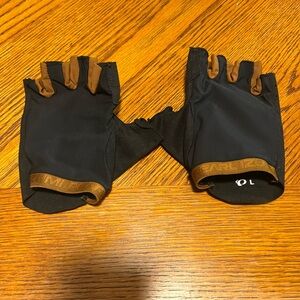 Padded cycling gloves